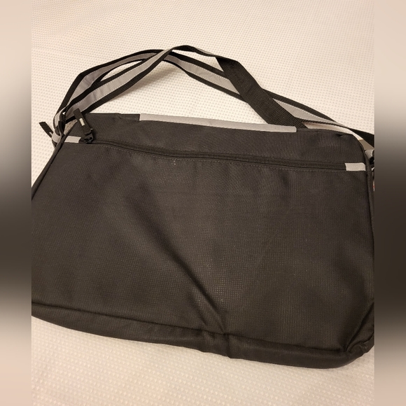 Book Lovers Con Nashville 2020 Sylvia Day Promotional Laptop Bag and Pin - Picture 5 of 8